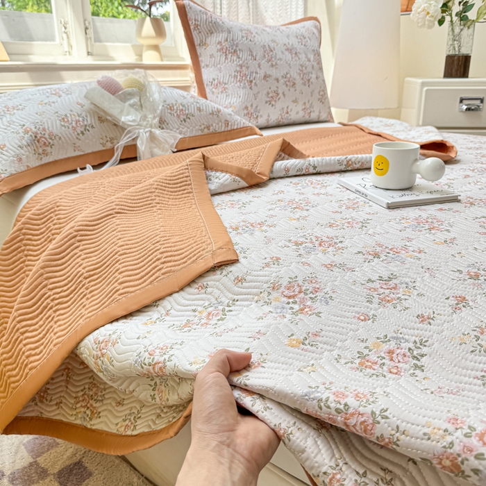 91家纺网 家纺一手货源 找家纺 满座家居 2026 新款莫代尔天丝床盖三件套小清新床盖（含手提包装） 绽放