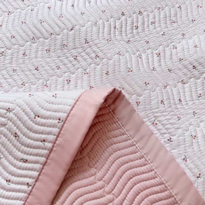 91家纺网 家纺一手货源 找家纺 满座家居 2026 新款莫代尔天丝床盖三件套小清新床盖（含手提包装） 小樱桃