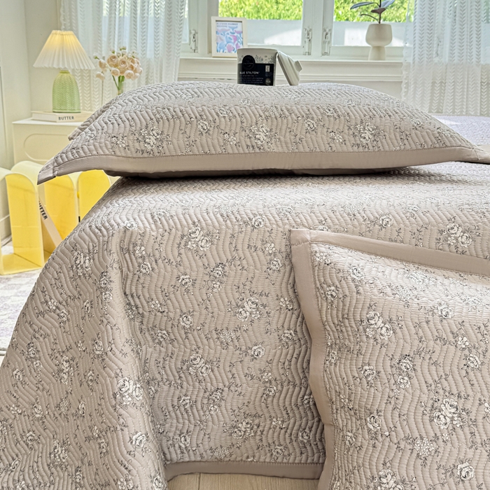 91家纺网 家纺一手货源 找家纺 满座家居 2026 新款莫代尔天丝床盖三件套小清新床盖（含手提包装） 云朵轻语