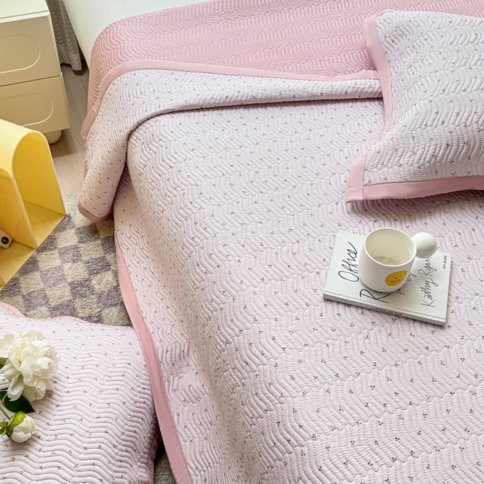 91家纺网 家纺一手货源 找家纺 满座家居 2026 新款莫代尔天丝床盖三件套小清新床盖（含手提包装） 小樱桃