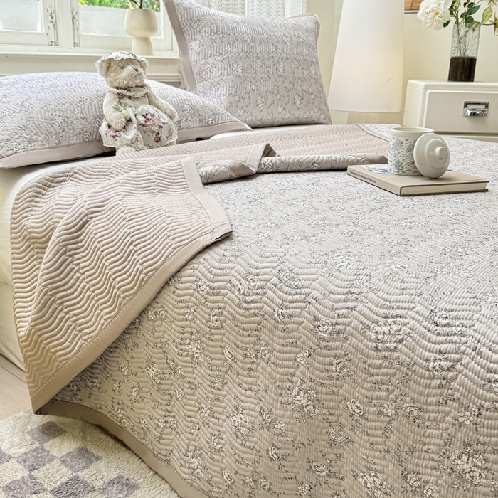 91家纺网 家纺一手货源 找家纺 满座家居 2026 新款莫代尔天丝床盖三件套小清新床盖（含手提包装） 云朵轻语