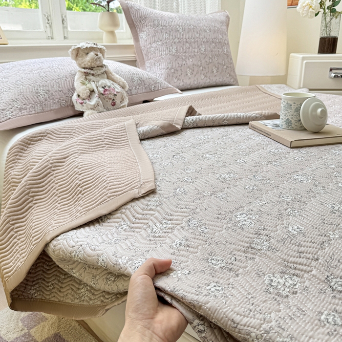 91家纺网 家纺一手货源 找家纺 满座家居 2026 新款莫代尔天丝床盖三件套小清新床盖（含手提包装） 云朵轻语