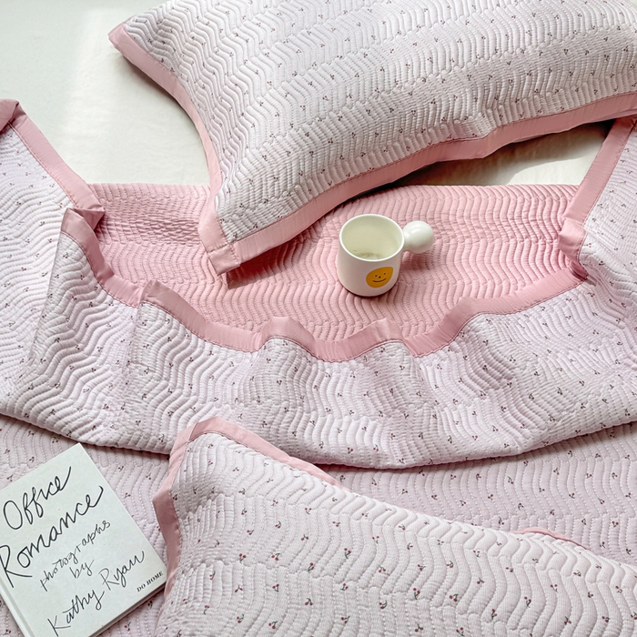 91家纺网 家纺一手货源 找家纺 满座家居 2026 新款莫代尔天丝床盖三件套小清新床盖（含手提包装） 小樱桃