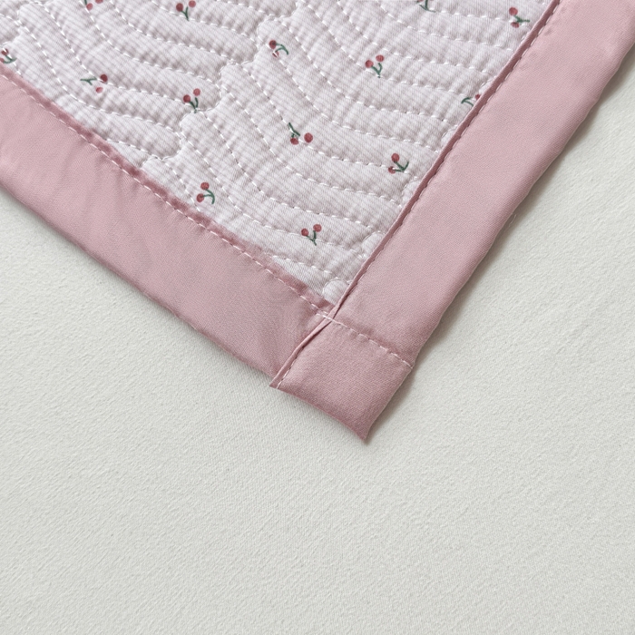 91家纺网 家纺一手货源 找家纺 满座家居 2026 新款莫代尔天丝床盖三件套小清新床盖（含手提包装） 小樱桃