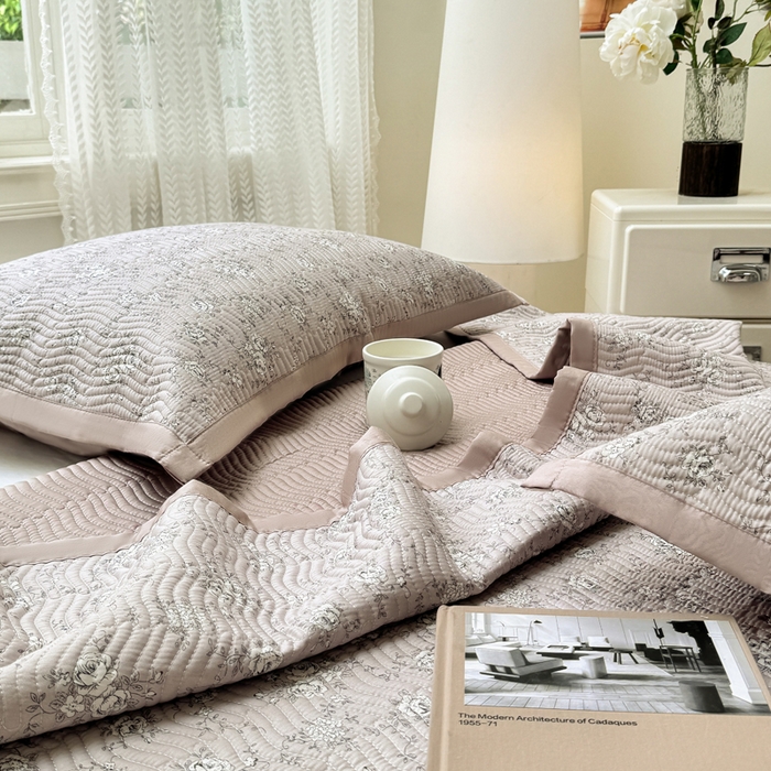 91家纺网 家纺一手货源 找家纺 满座家居 2026 新款莫代尔天丝床盖三件套小清新床盖（含手提包装） 云朵轻语