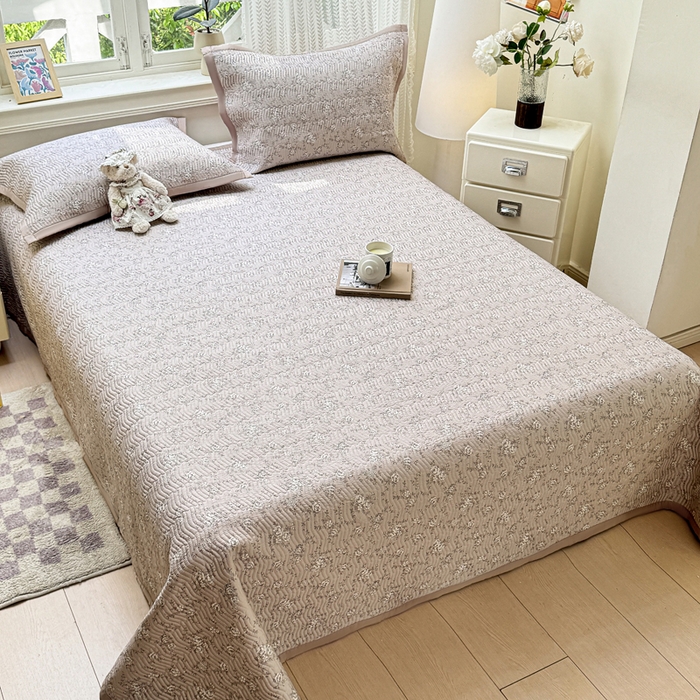 91家纺网 家纺一手货源 找家纺 满座家居 2026 新款莫代尔天丝床盖三件套小清新床盖（含手提包装） 云朵轻语