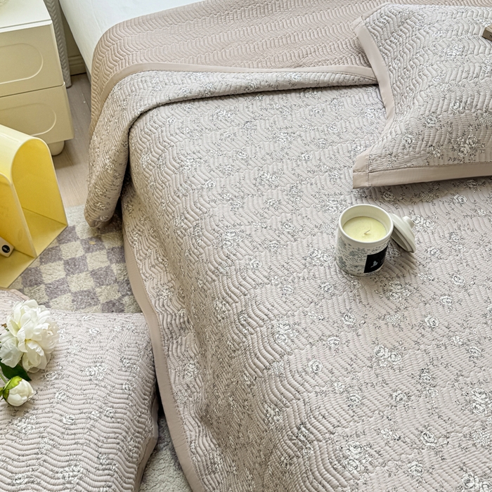 91家纺网 家纺一手货源 找家纺 满座家居 2026 新款莫代尔天丝床盖三件套小清新床盖（含手提包装） 云朵轻语