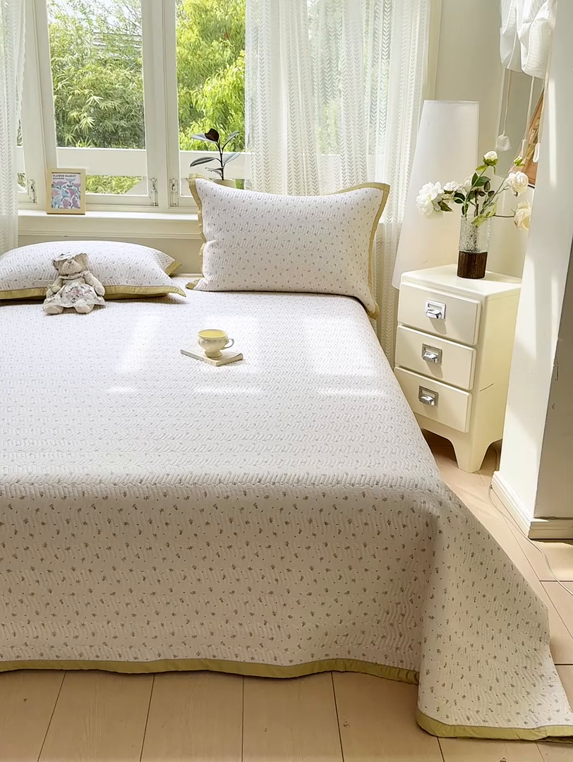 91家纺网 家纺一手货源 找家纺 满座家居 2026 新款莫代尔天丝床盖三件套小清新床盖（含手提包装） 悠然