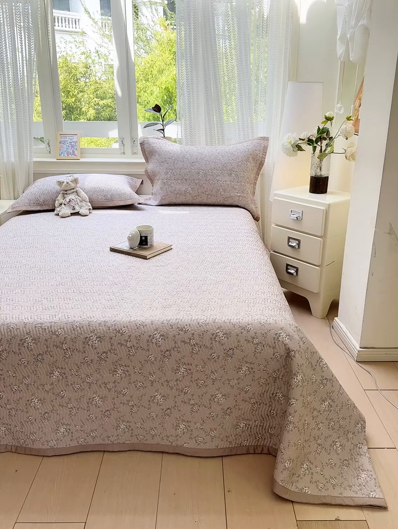 91家纺网 家纺一手货源 找家纺 满座家居 2026 新款莫代尔天丝床盖三件套小清新床盖（含手提包装） 云朵轻语