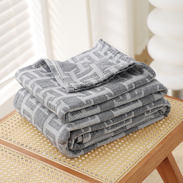 91家纺网 家纺一手货源 找家纺 朴尔家纺-毛巾被 2026新款伯尔尼风格全棉加厚三层纱布毛巾被-朴尔经典款常年备货 邂逅之恋-灰