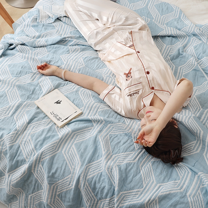 91家纺网 家纺一手货源 找家纺 朴尔家纺-毛巾被 2026新款伯尔尼风格全棉加厚三层纱布毛巾被-朴尔经典款常年备货 浮光-蓝