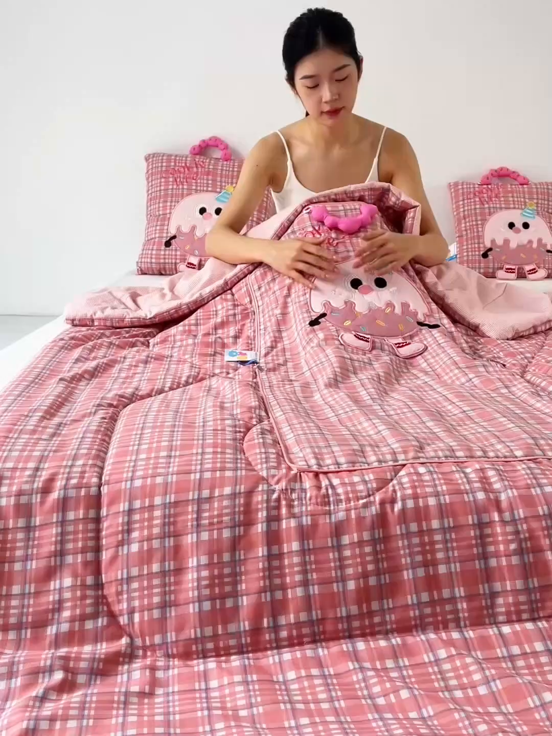 91家纺网 家纺一手货源 找家纺 （总）雷娜家居 2026新款水洗棉手提款曲奇抱枕被