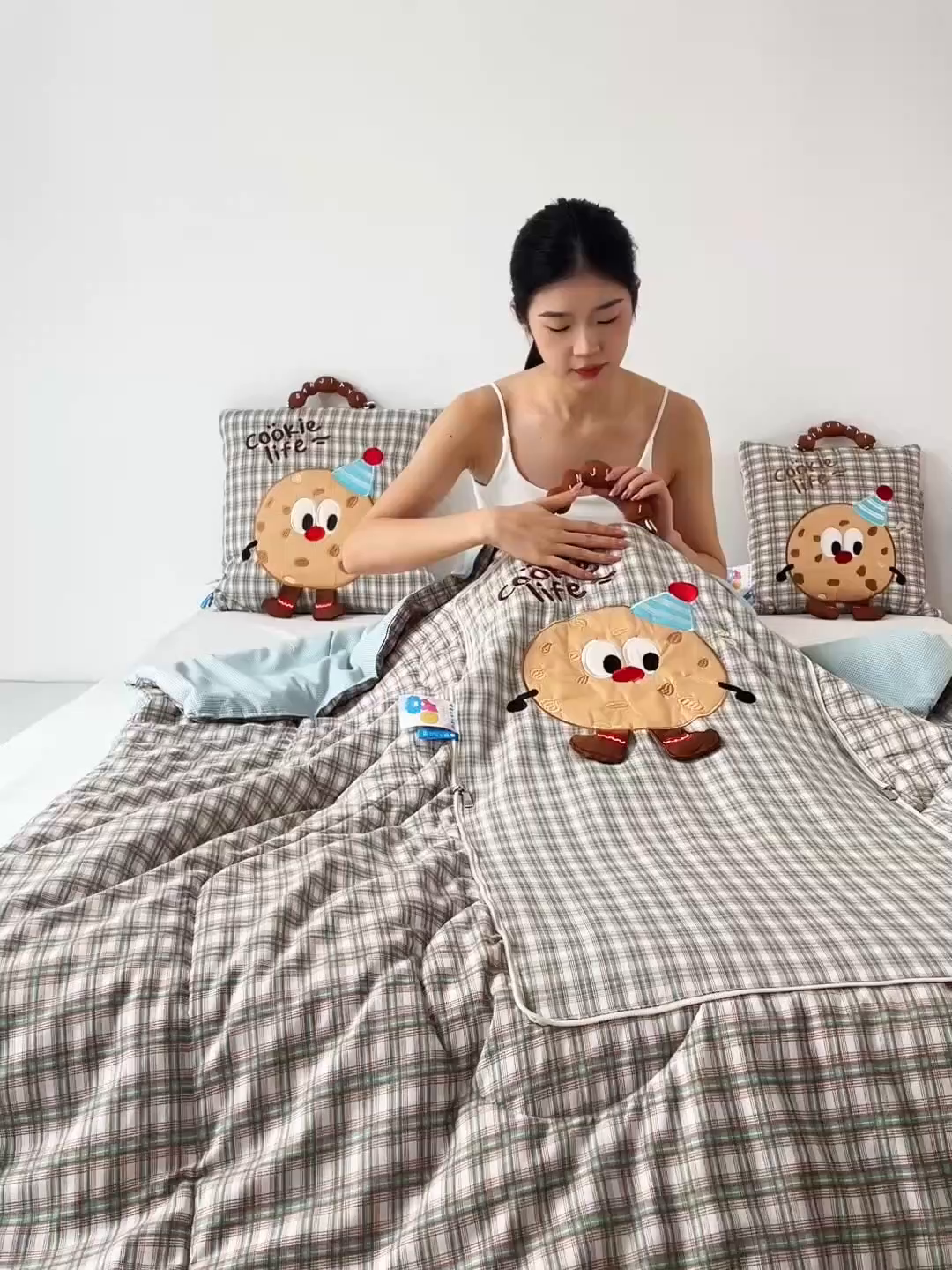 91家纺网 家纺一手货源 找家纺 雷娜家居 2026新款水洗棉手提款曲奇抱枕被 水洗棉饼干香草绿