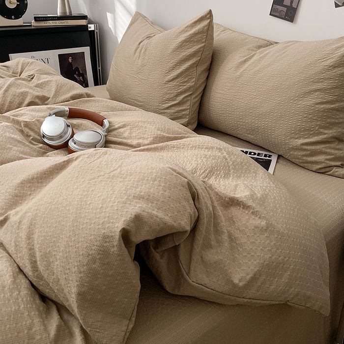 91家纺网 家纺一手货源 找家纺 彩韵家纺 2026新款软糯泡芙纱纯色四件套 泡芙-燕麦柔咖