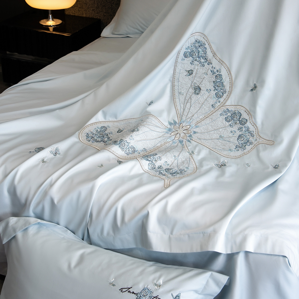 91家纺网 家纺一手货源 找家纺 东方合美（原：皇家传奇） 2026春夏新款长绒棉纯棉刺绣四件套-碟语森眠 碟语森眠-蓝