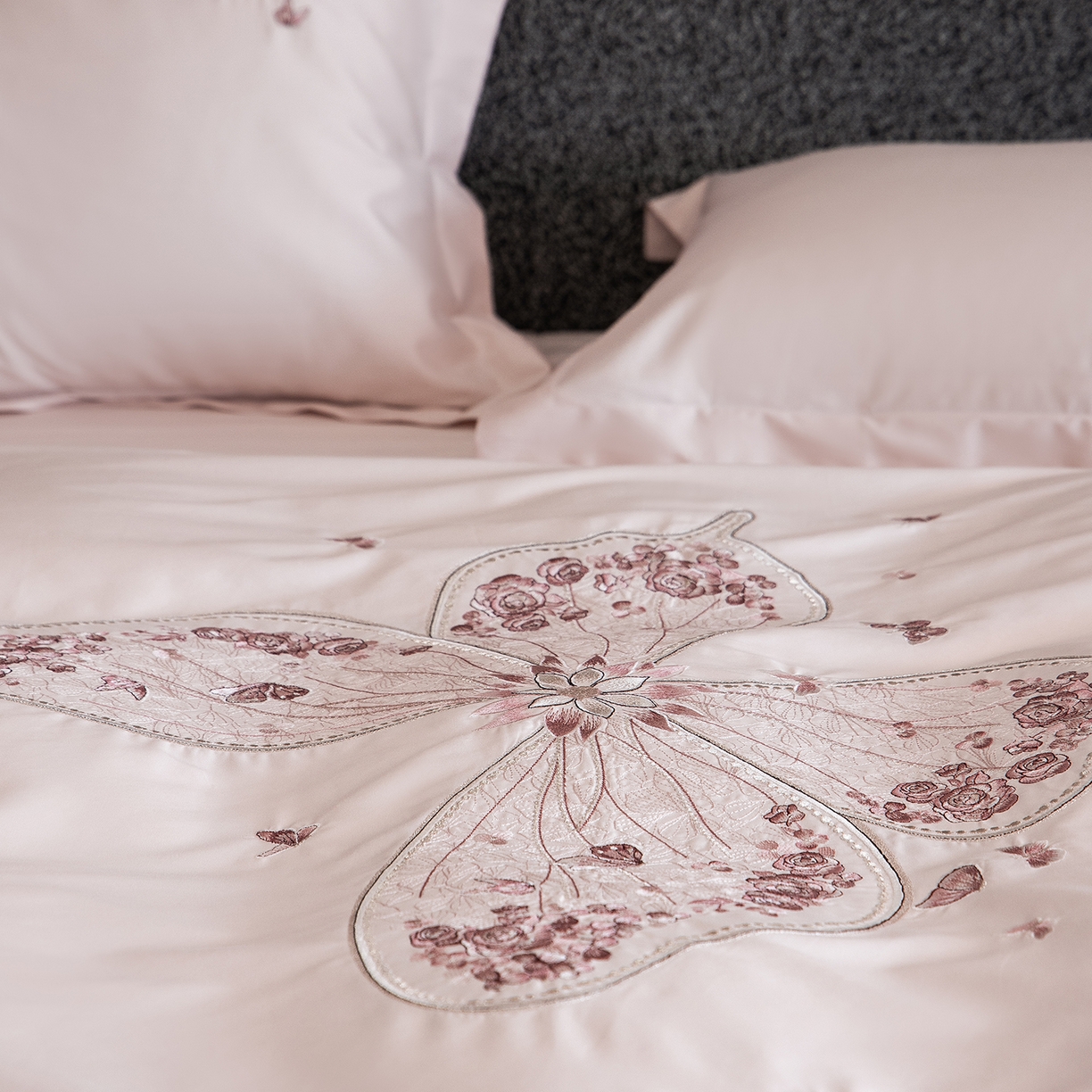 91家纺网 家纺一手货源 找家纺 东方合美（原：皇家传奇） 2026春夏新款长绒棉纯棉刺绣四件套-碟语森眠 碟语森眠-粉