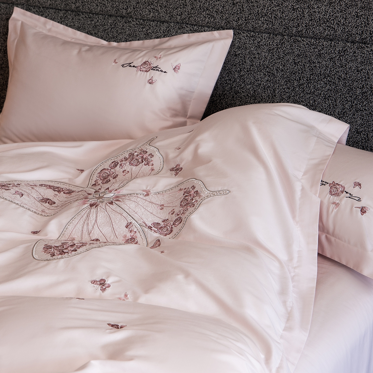 91家纺网 家纺一手货源 找家纺 东方合美（原：皇家传奇） 2026春夏新款长绒棉纯棉刺绣四件套-碟语森眠 碟语森眠-粉