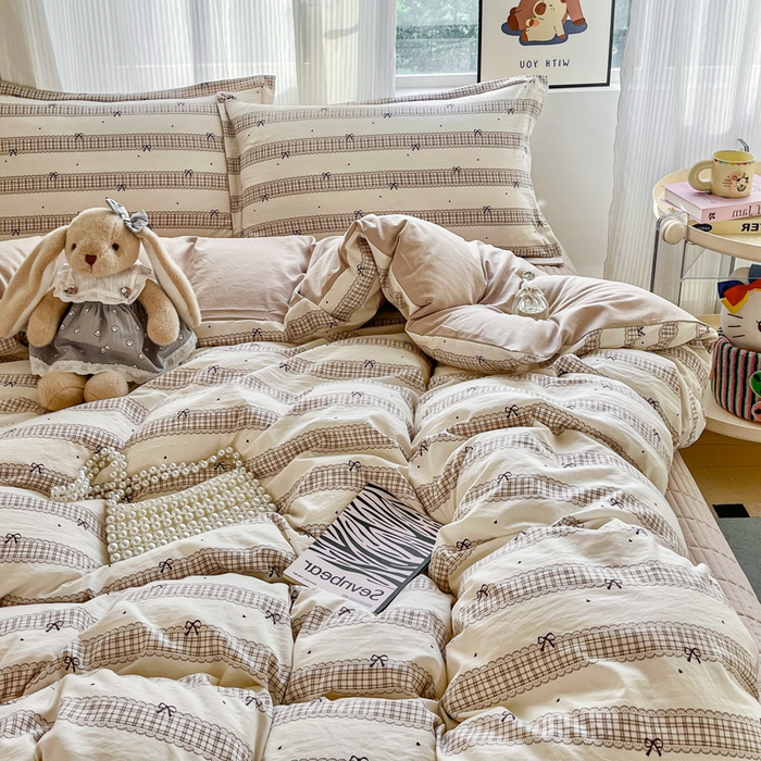 91家纺网 家纺一手货源 找家纺 尚美 2026新款简约印花床盖四件套 奶茶格蝶