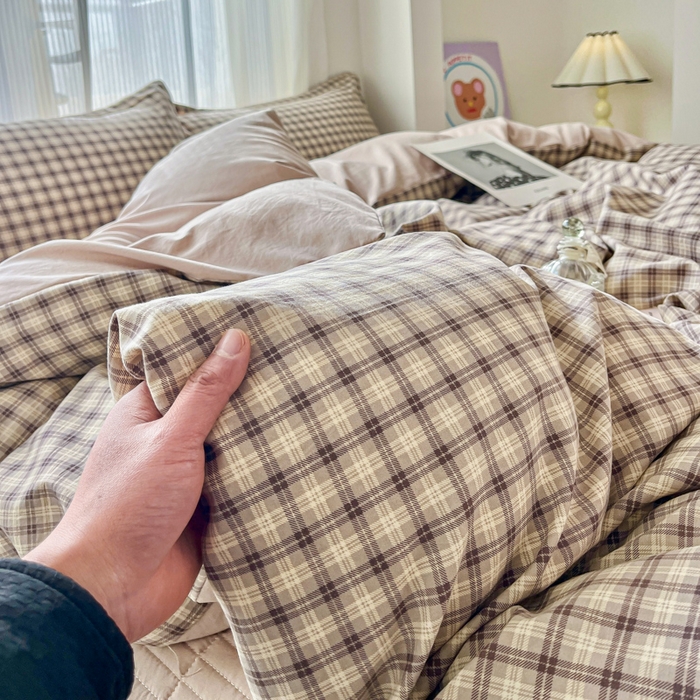 91家纺网 家纺一手货源 找家纺 尚美 2026新款简约印花床盖四件套 奶咖格