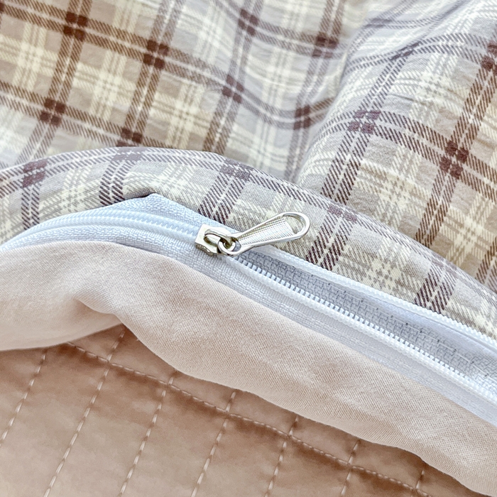 91家纺网 家纺一手货源 找家纺 尚美 2026新款简约印花床盖四件套 奶咖格