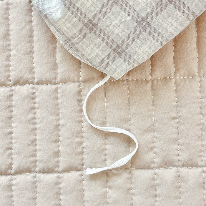 91家纺网 家纺一手货源 找家纺 尚美 2026新款简约印花床盖四件套 奶咖格