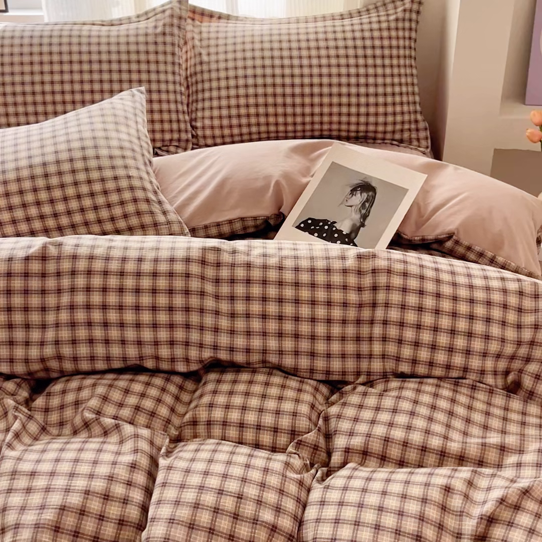 91家纺网 家纺一手货源 找家纺 尚美 2026新款简约印花床盖四件套 奶咖格