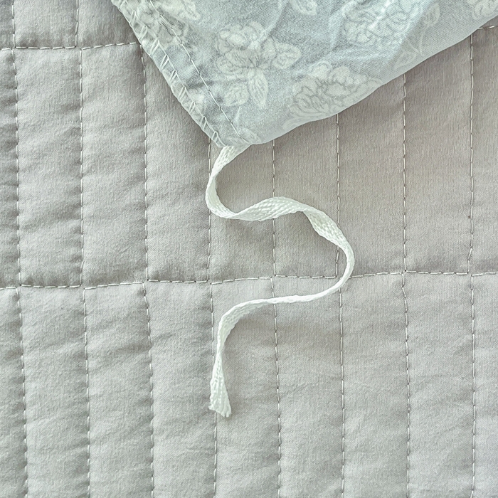 91家纺网 家纺一手货源 找家纺 尚美 2026新款简约印花床盖四件套 雾花-灰