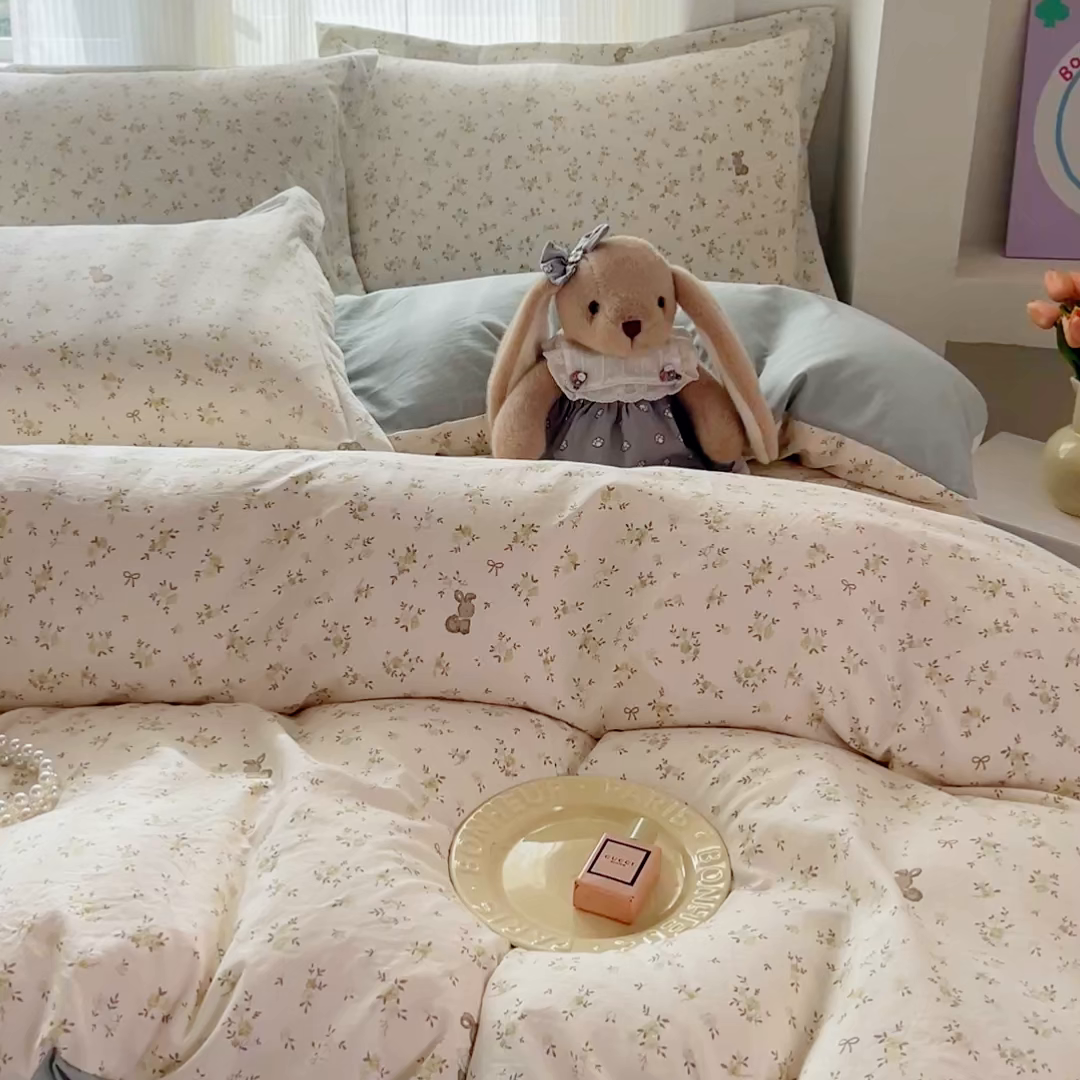 91家纺网 家纺一手货源 找家纺 尚美 2026新款简约印花床盖四件套 小兔花房