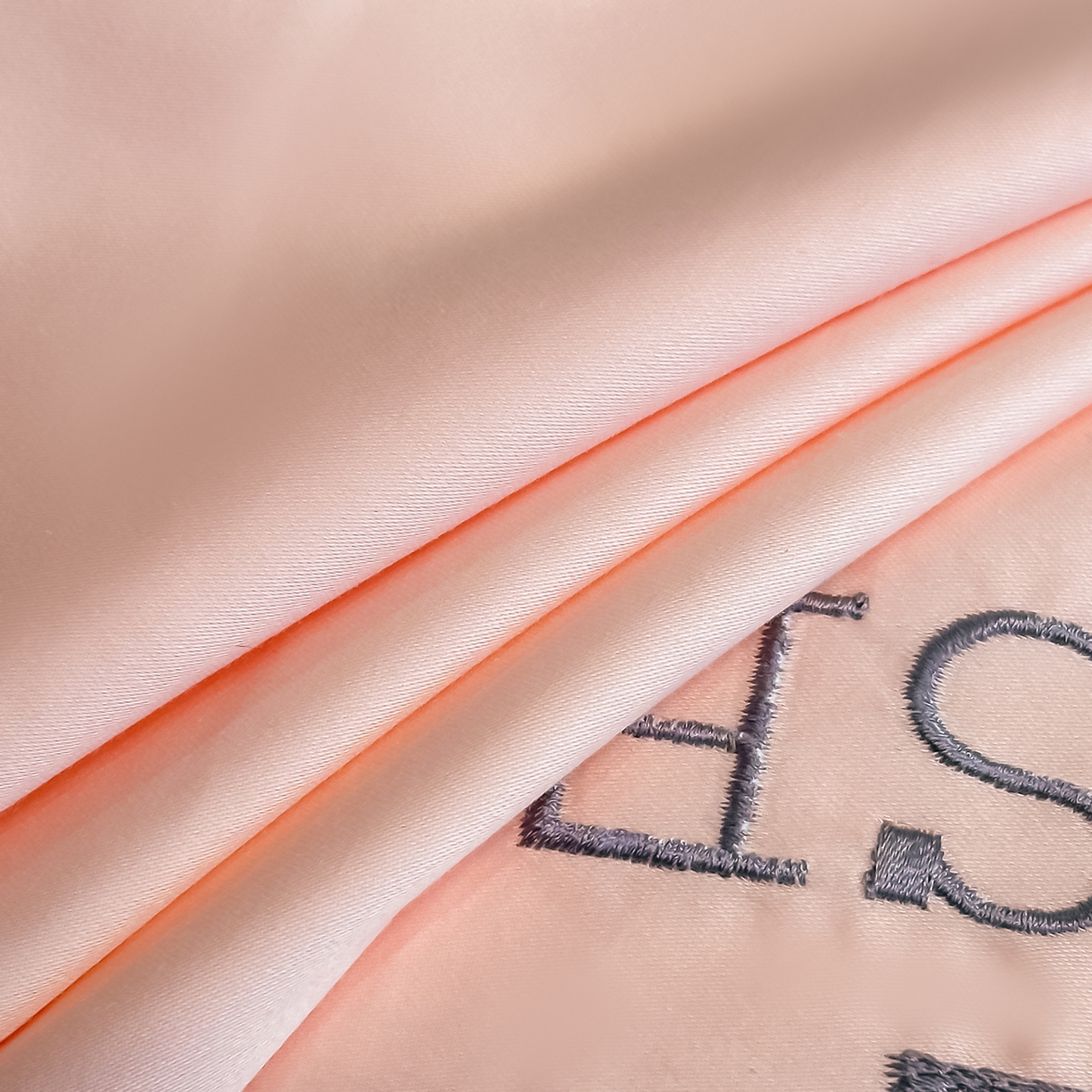 91家纺网 家纺一手货源 找家纺 置顶家纺 2026新款马年爱马亲肤提花刺绣系列四件套 爱马-粉