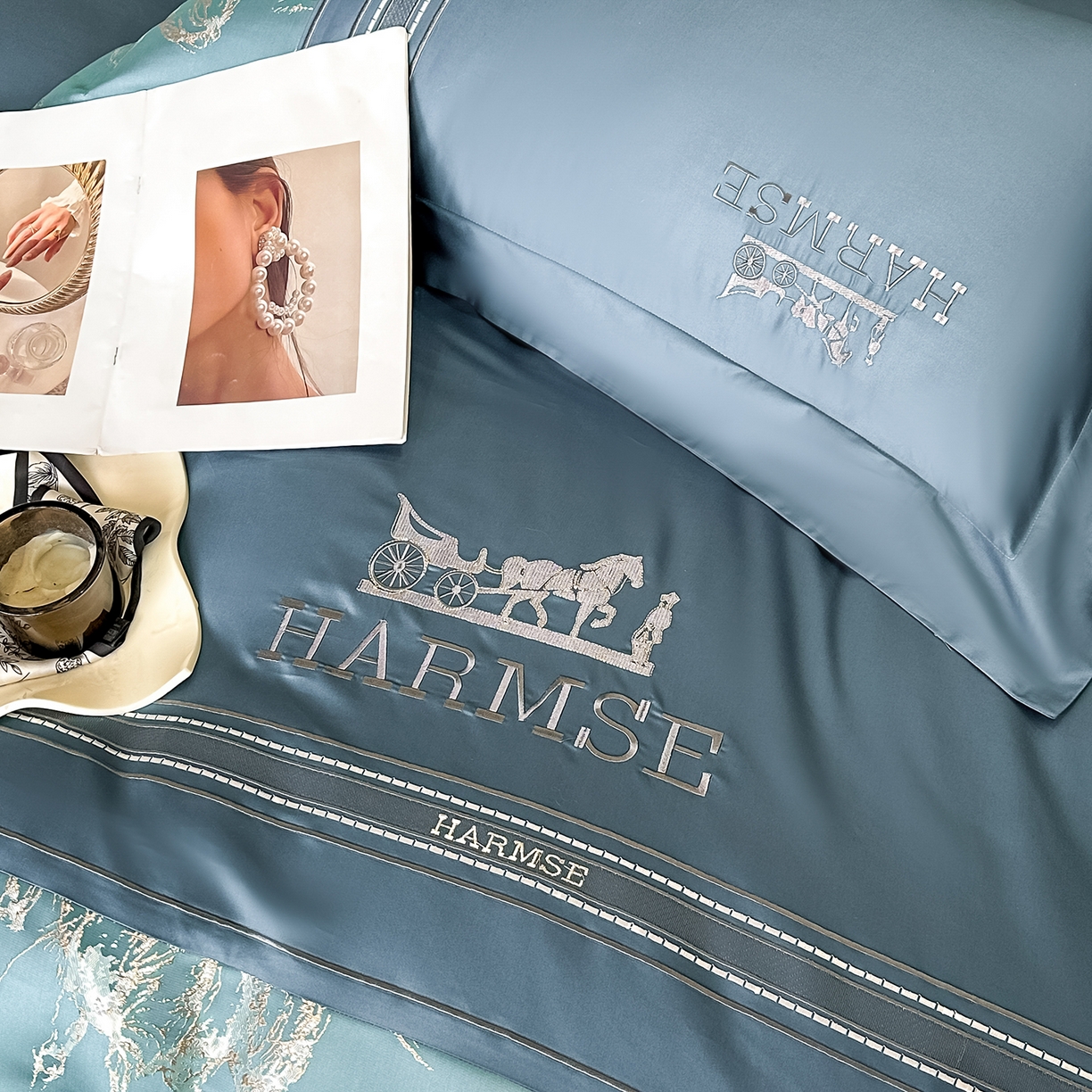 91家纺网 家纺一手货源 找家纺 置顶家纺 2026新款马年爱马亲肤提花刺绣系列四件套 爱马-宾利蓝