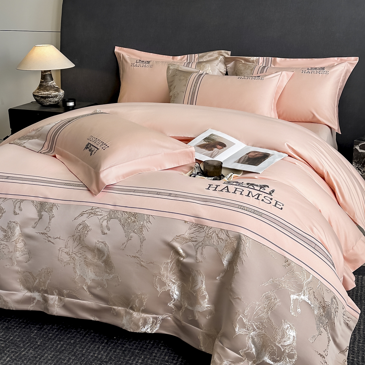 91家纺网 家纺一手货源 找家纺 置顶家纺 2026新款马年爱马亲肤提花刺绣系列四件套 爱马-粉