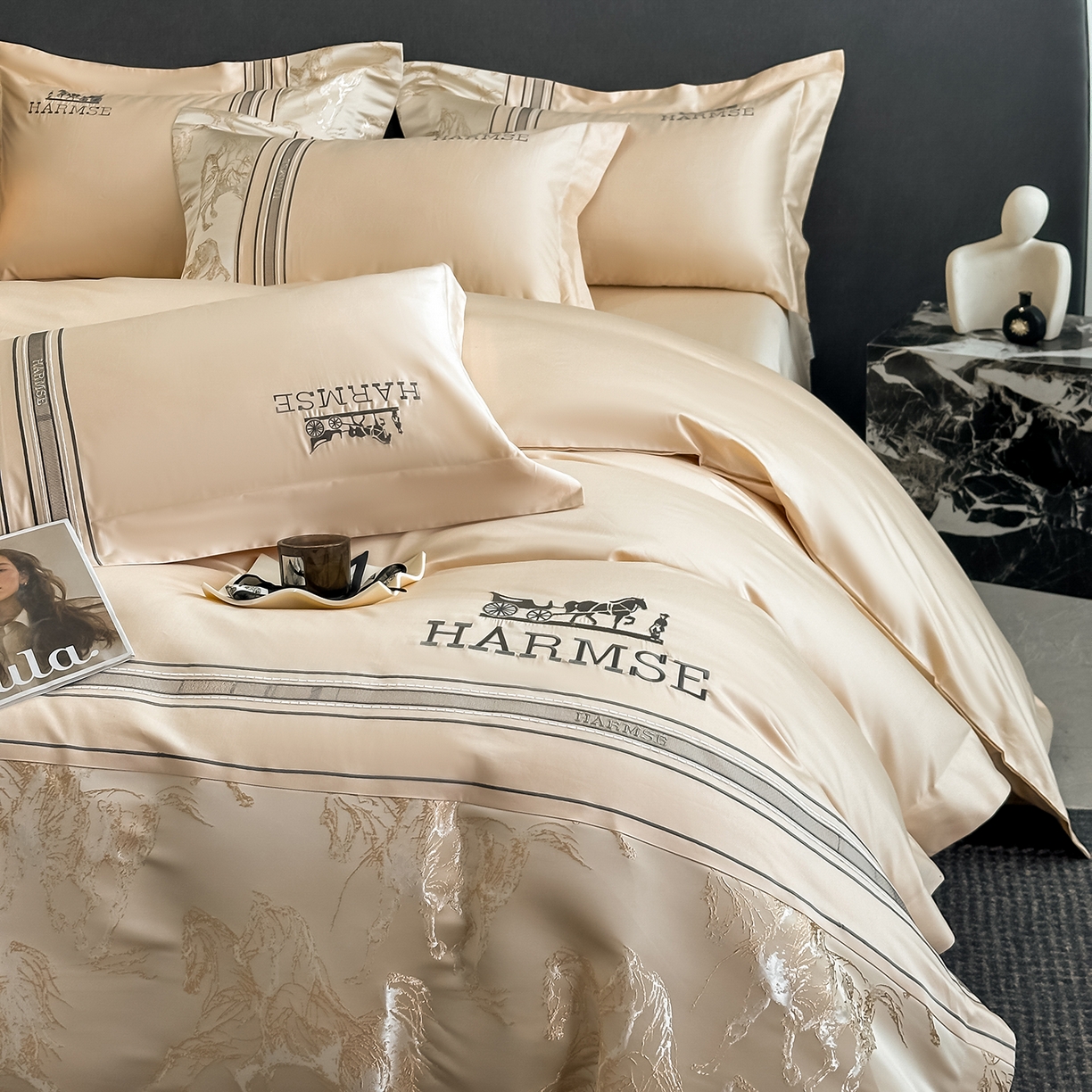 91家纺网 家纺一手货源 找家纺 置顶家纺 2026新款马年爱马亲肤提花刺绣系列四件套 爱马-浅香槟