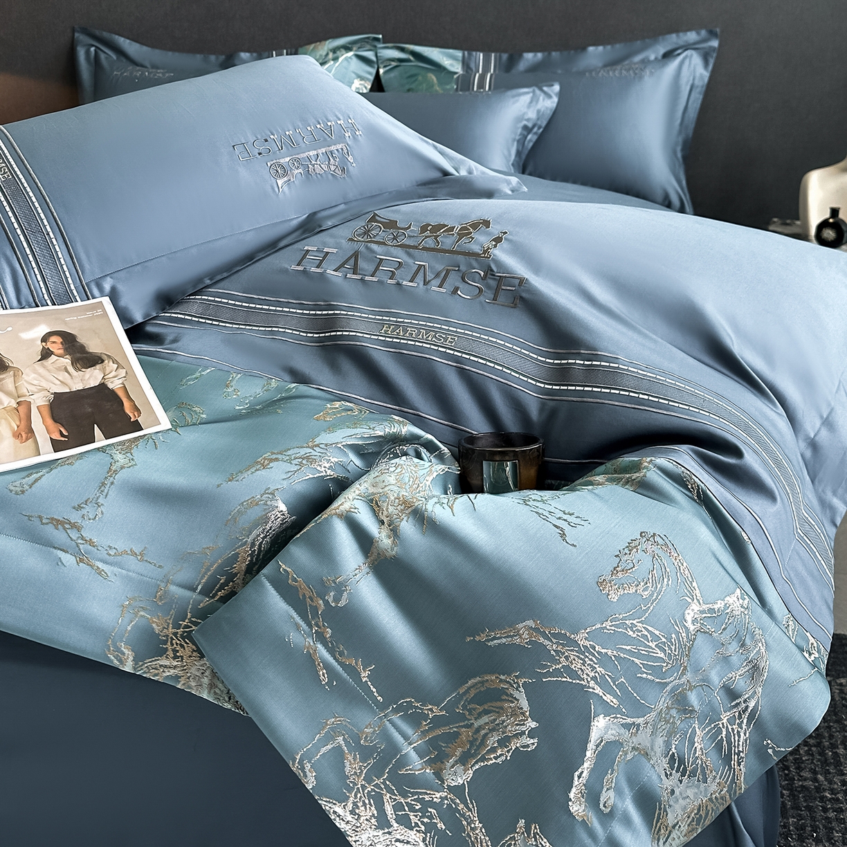 91家纺网 家纺一手货源 找家纺 置顶家纺 2026新款马年爱马亲肤提花刺绣系列四件套 爱马-宾利蓝