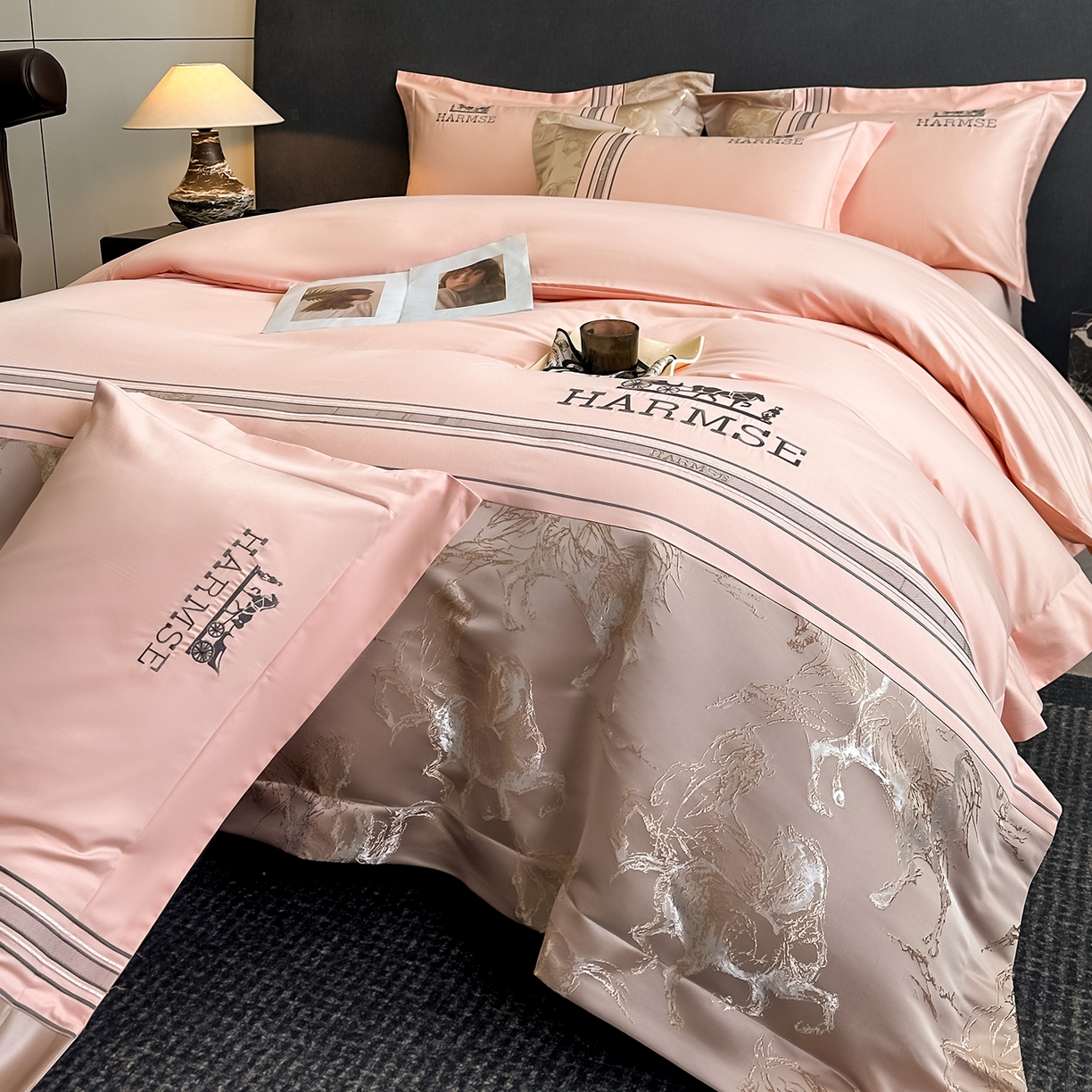 91家纺网 家纺一手货源 找家纺 置顶家纺 2026新款马年爱马亲肤提花刺绣系列四件套 爱马-粉