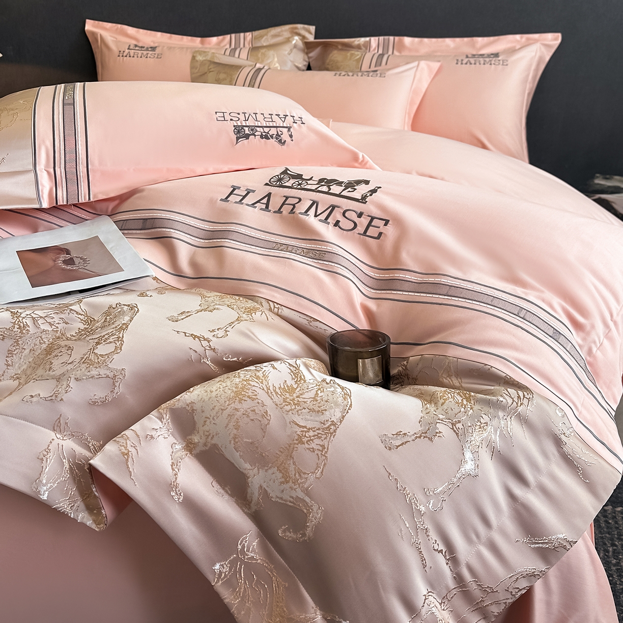 91家纺网 家纺一手货源 找家纺 置顶家纺 2026新款马年爱马亲肤提花刺绣系列四件套 爱马-粉