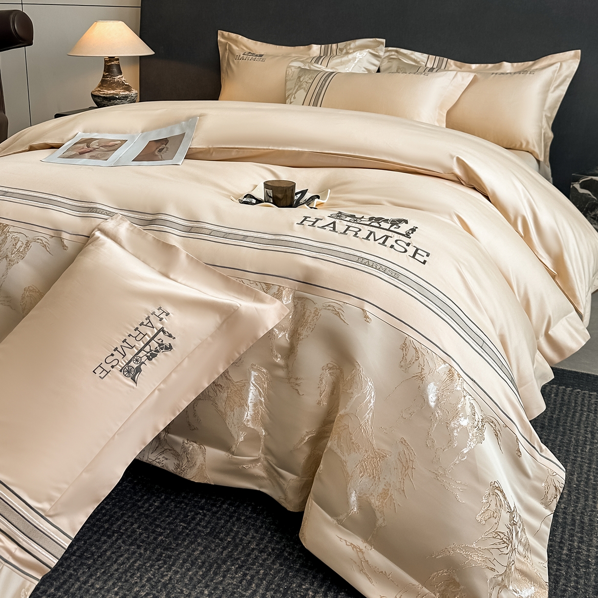 91家纺网 家纺一手货源 找家纺 置顶家纺 2026新款马年爱马亲肤提花刺绣系列四件套 爱马-浅香槟