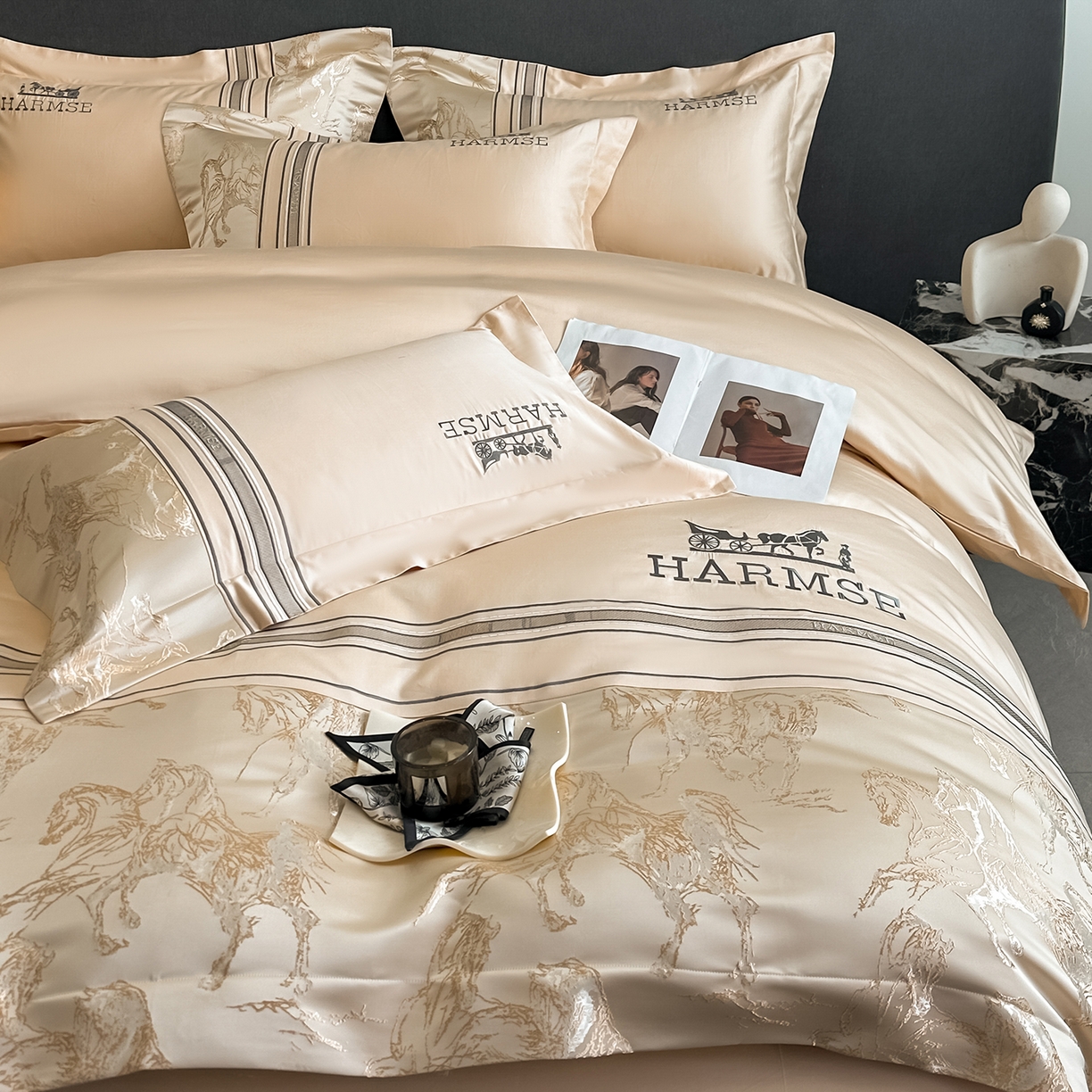 91家纺网 家纺一手货源 找家纺 置顶家纺 2026新款马年爱马亲肤提花刺绣系列四件套 爱马-浅香槟