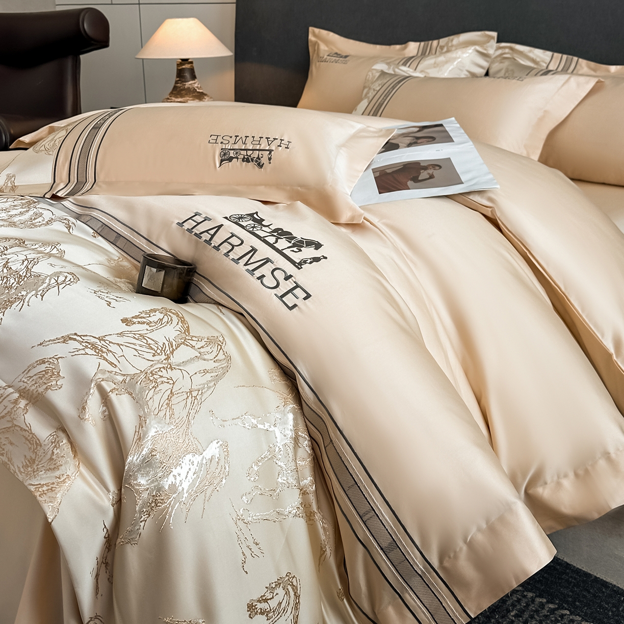 91家纺网 家纺一手货源 找家纺 置顶家纺 2026新款马年爱马亲肤提花刺绣系列四件套 爱马-浅香槟