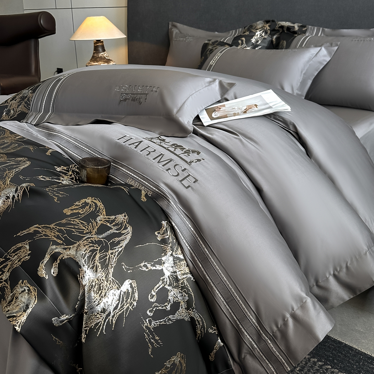 91家纺网 家纺一手货源 找家纺 置顶家纺 2026新款马年爱马亲肤提花刺绣系列四件套 爱马-高级灰