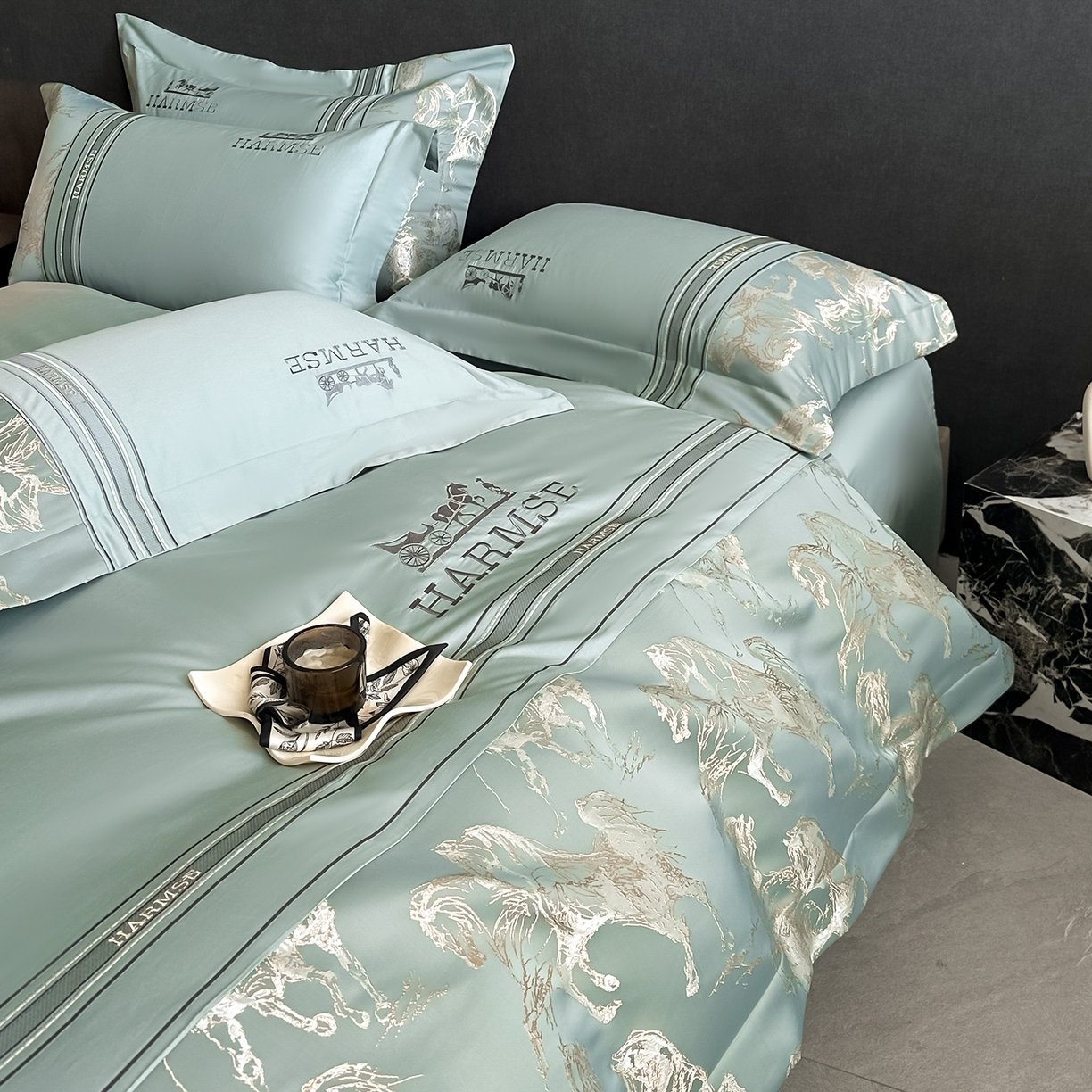 91家纺网 家纺一手货源 找家纺 置顶家纺 2026新款马年爱马亲肤提花刺绣系列四件套 爱马-繁星蓝