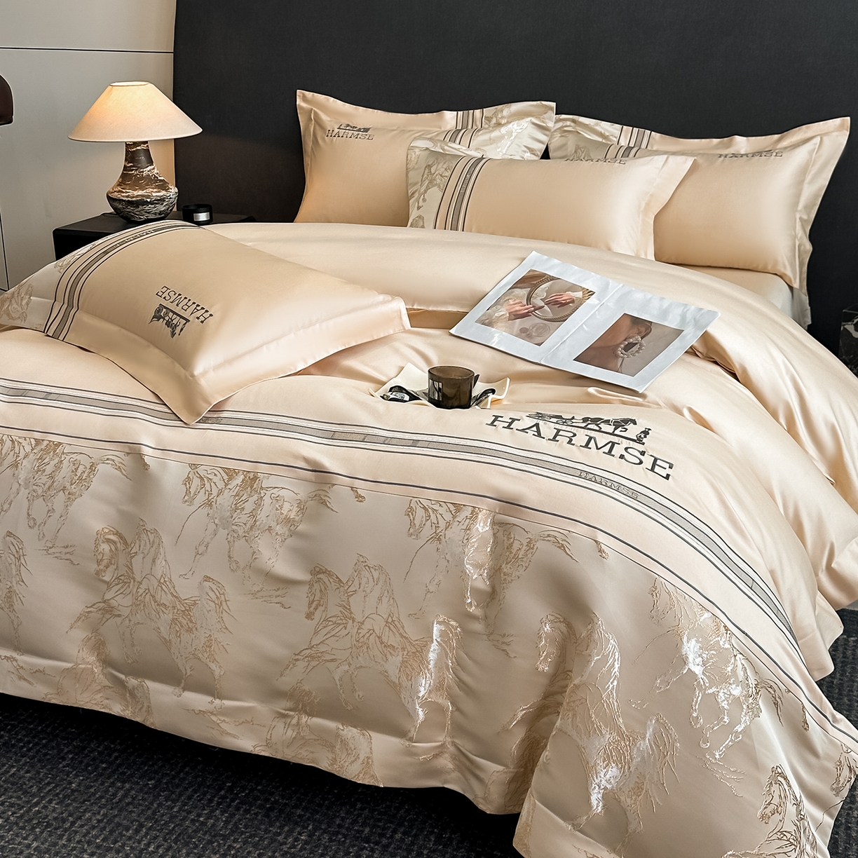 91家纺网 家纺一手货源 找家纺 置顶家纺 2026新款马年爱马亲肤提花刺绣系列四件套 爱马-浅香槟