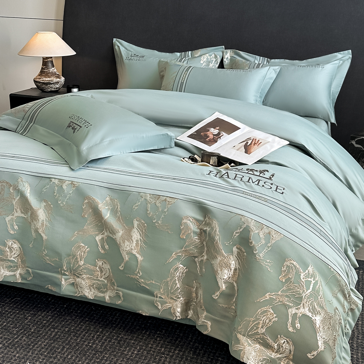 91家纺网 家纺一手货源 找家纺 置顶家纺 2026新款马年爱马亲肤提花刺绣系列四件套 爱马-繁星蓝