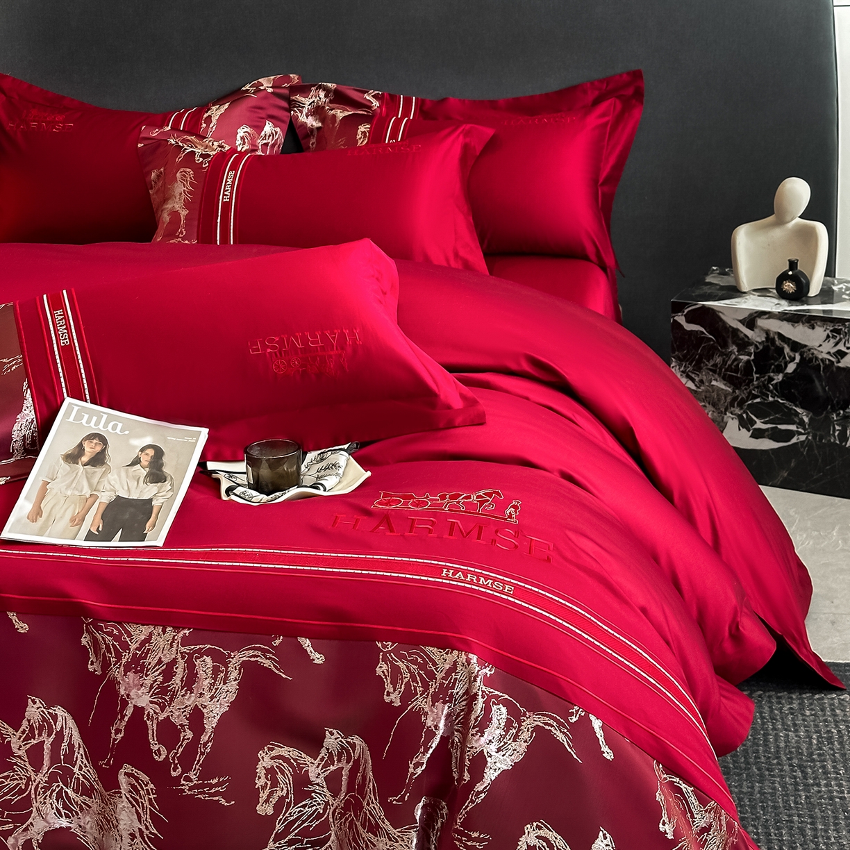 91家纺网 家纺一手货源 找家纺 置顶家纺 2026新款马年爱马亲肤提花刺绣系列四件套 爱马-大红