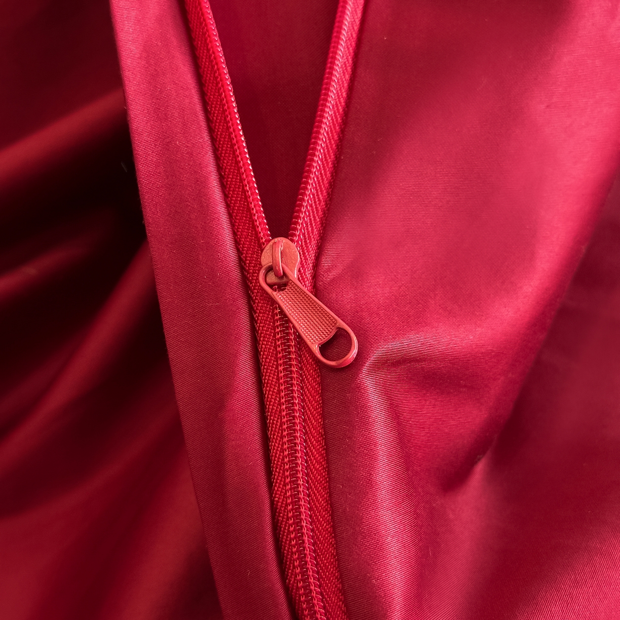 91家纺网 家纺一手货源 找家纺 置顶家纺 2026新款马年爱马亲肤提花刺绣系列四件套 爱马-大红