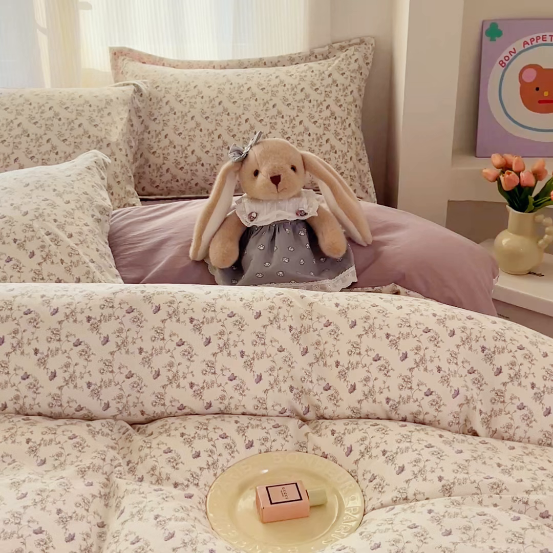 91家纺网 家纺一手货源 找家纺 尚美 2026新款简约印花床盖四件套 紫絮