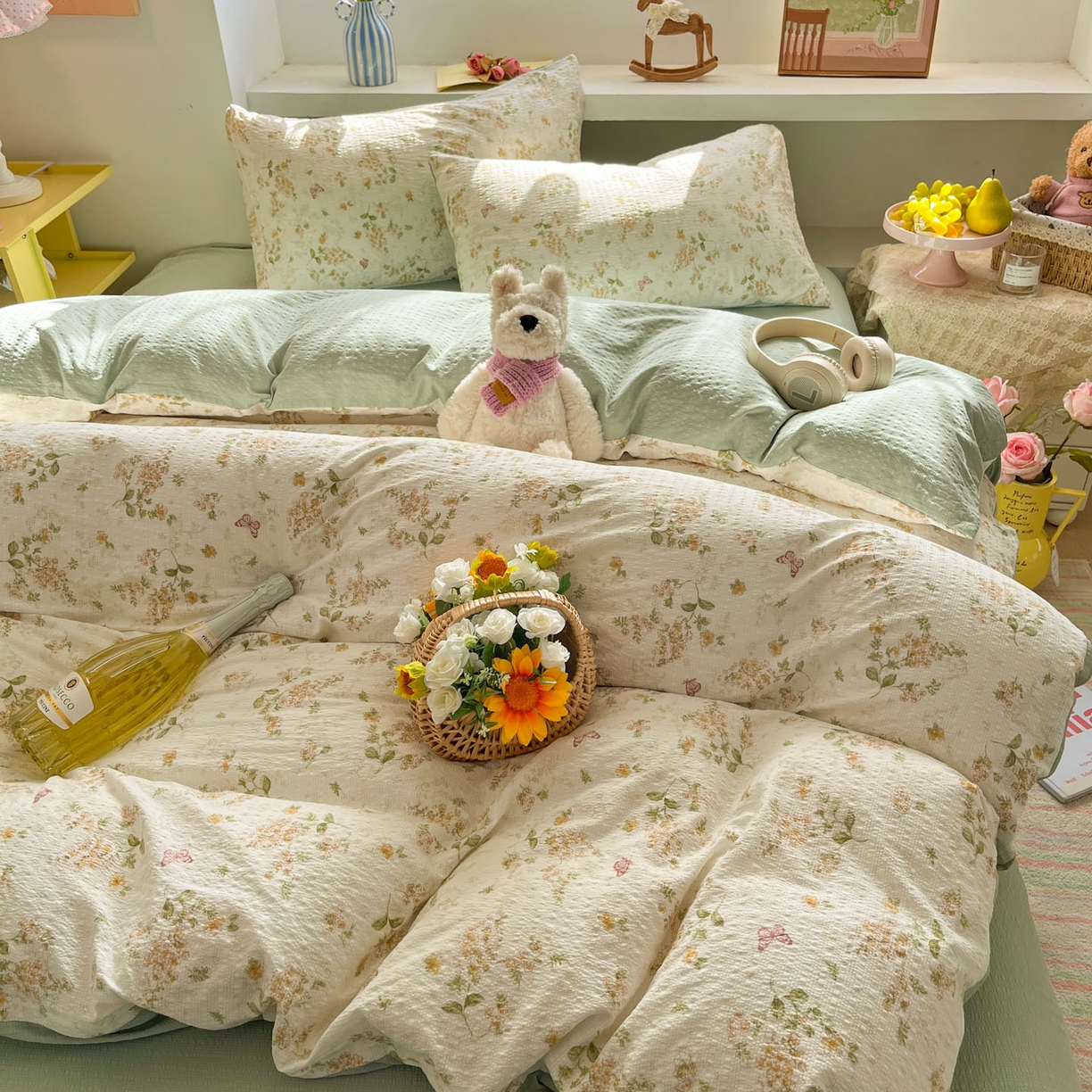 91家纺网 家纺一手货源 找家纺 彩韵家纺 2026新款软糯泡芙纱印花四件套 花间飞舞