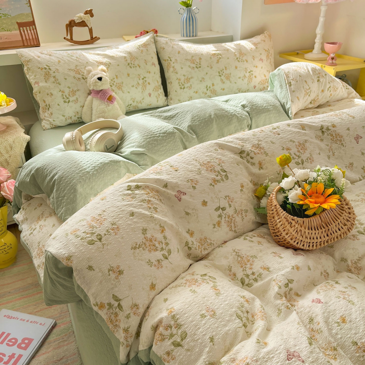 91家纺网 家纺一手货源 找家纺 彩韵家纺 2026新款软糯泡芙纱印花四件套 花间飞舞