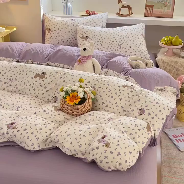 91家纺网 家纺一手货源 找家纺 彩韵家纺 2026新款软糯泡芙纱印花四件套 花间狗狗