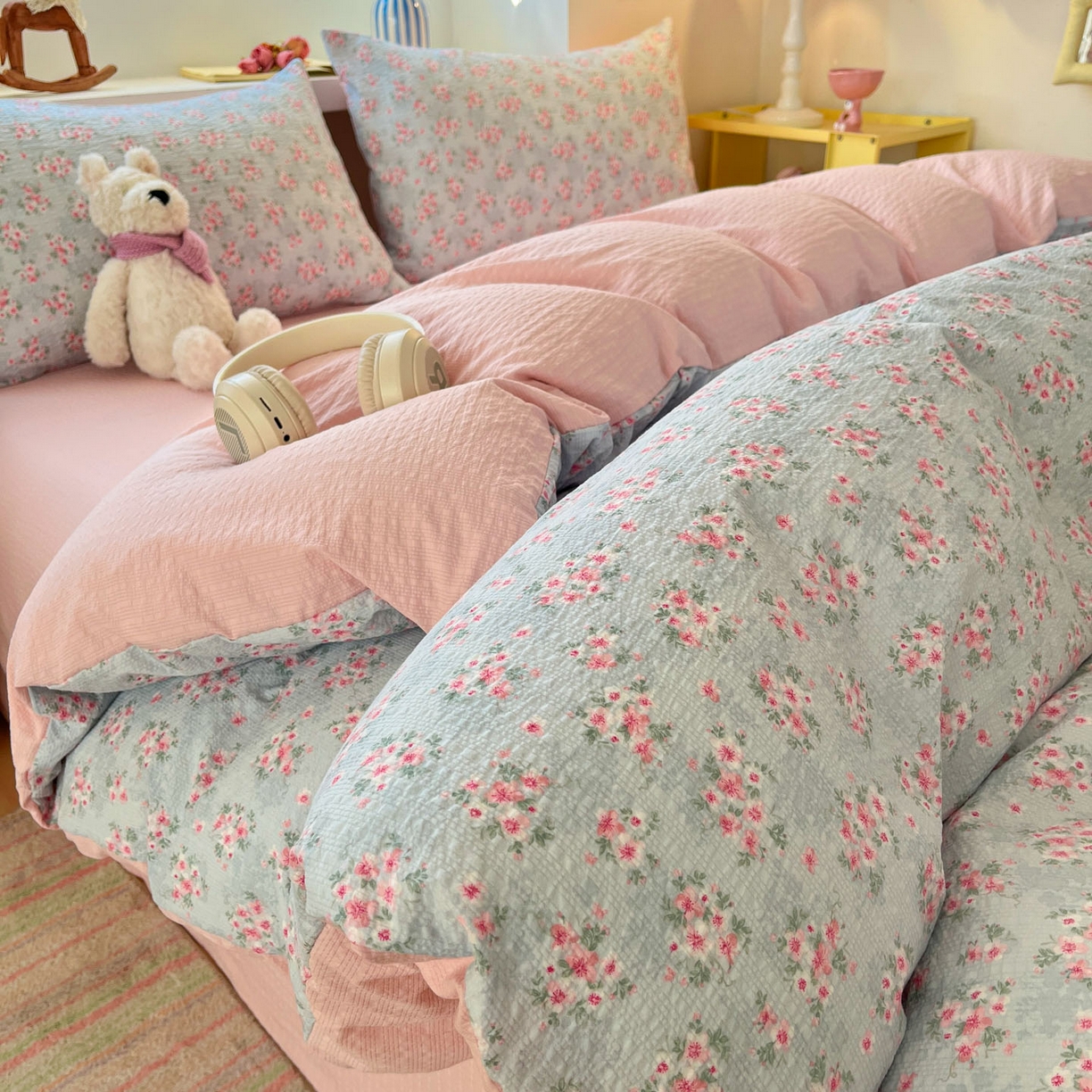 91家纺网 家纺一手货源 找家纺 彩韵家纺 2026新款软糯泡芙纱印花四件套 花园密语