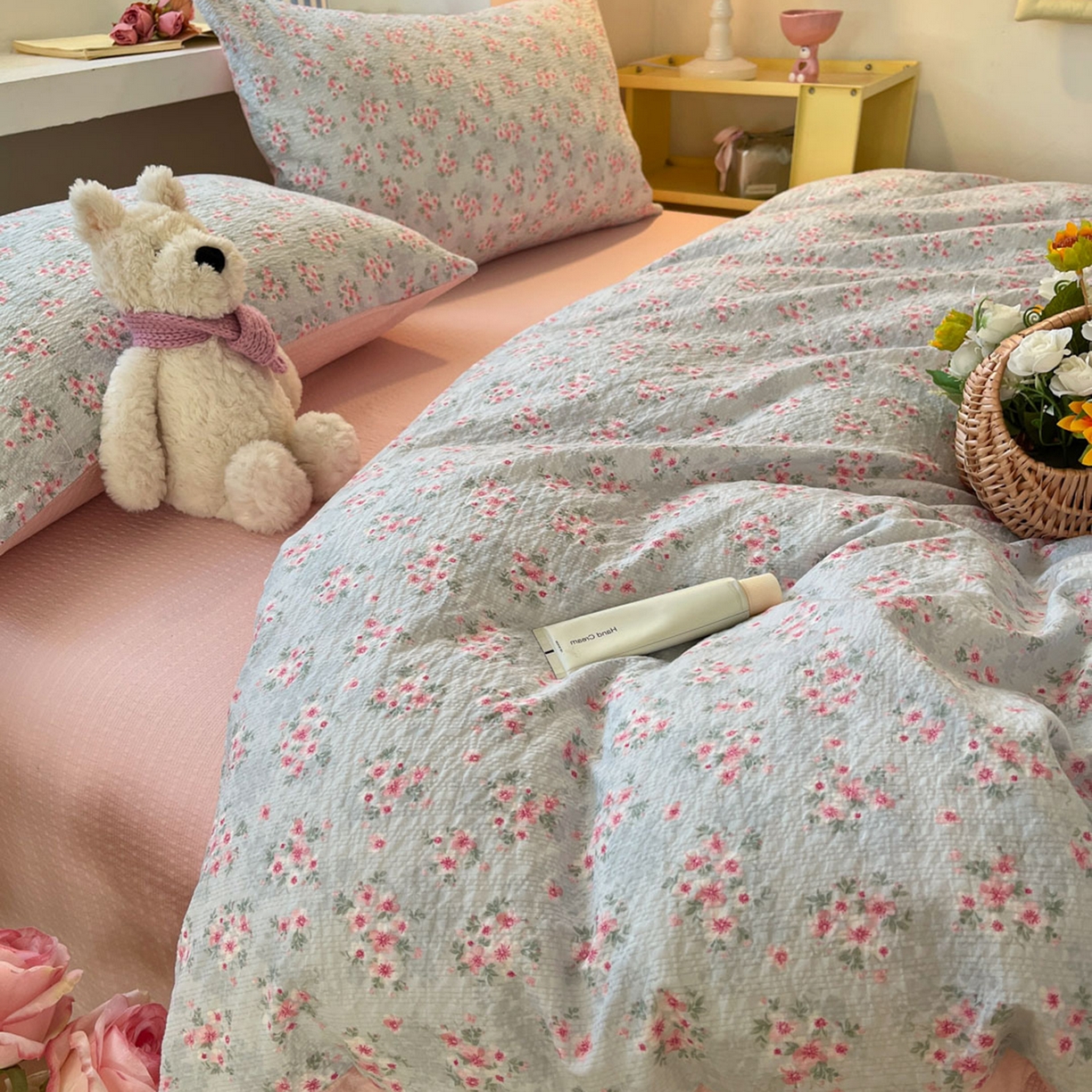 91家纺网 家纺一手货源 找家纺 彩韵家纺 2026新款软糯泡芙纱印花四件套 花园密语